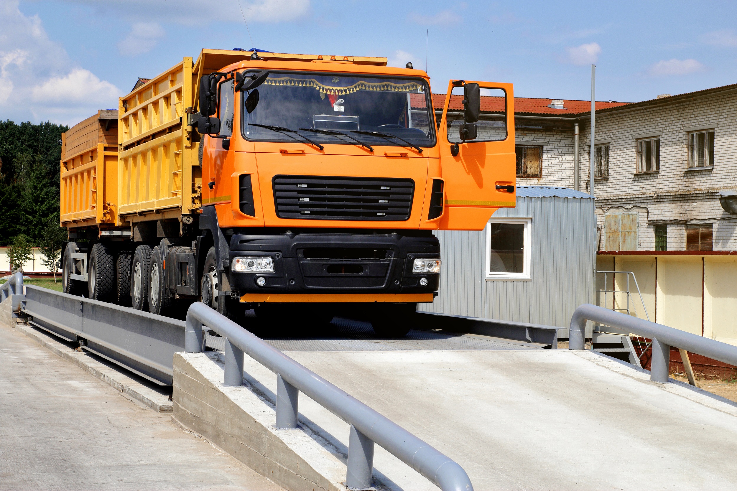 Orange,Truck,With,Grain,Is,Weighed,On,The,Scales,In