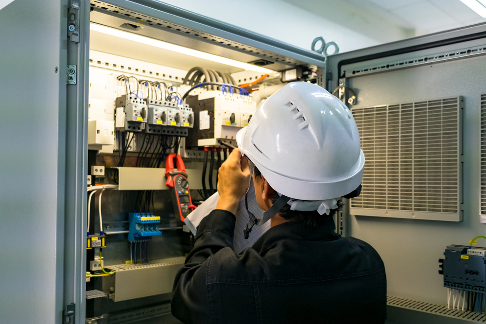 Technician,Is,Measuring,Voltage,Or,Current,By,Voltmeter,In,Control